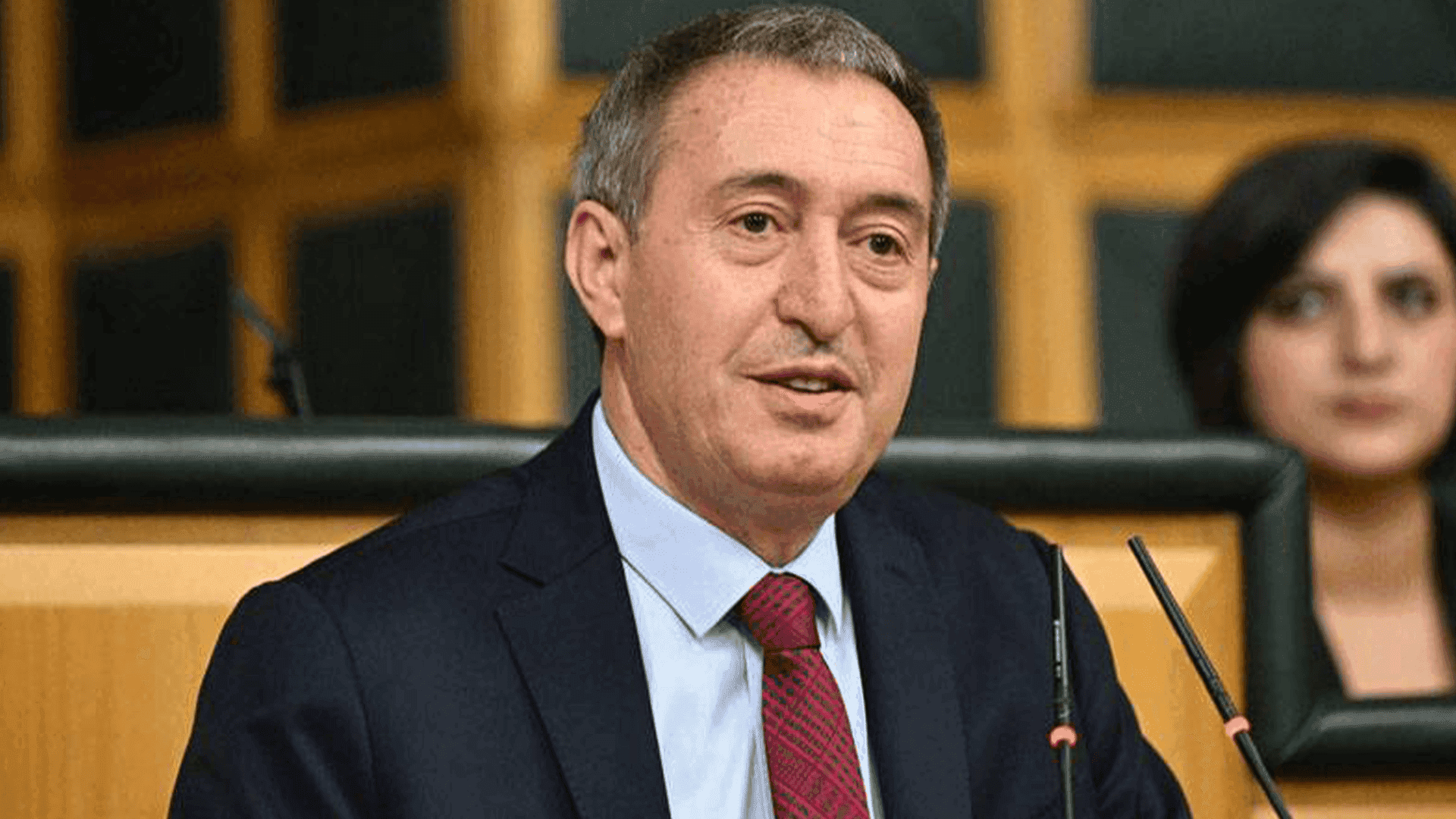 تونجەر باکرهان: ئەگەر باس لە دیموکراسی دەکرێت، دەبێت کۆتایی بە دەسەڵاتی قەییومەکان بهێنرێت