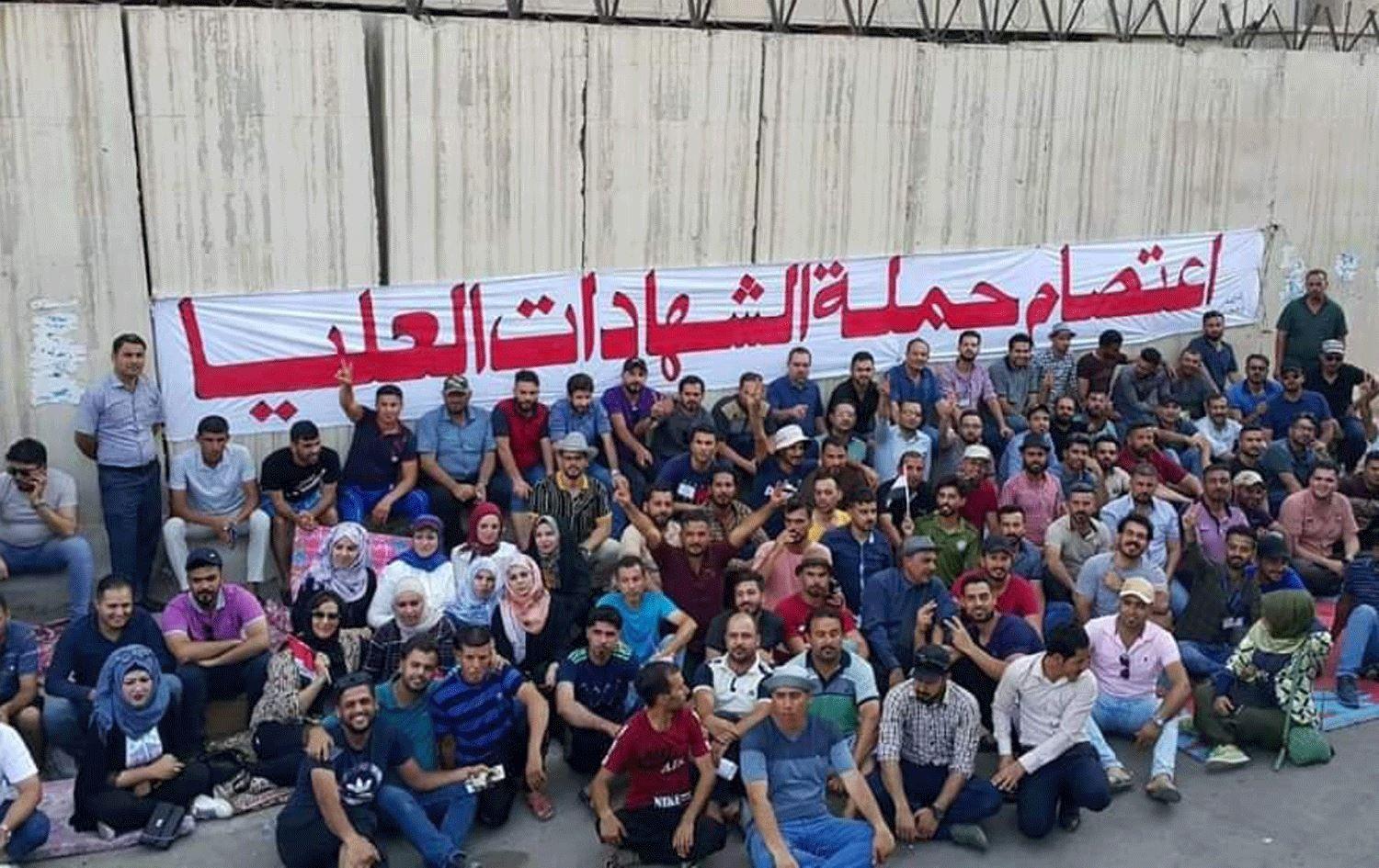 لە عیراق ٥٥٠٠ خاوەن بڕوانامەی باڵا و یەکەمەکانی زانکۆ و پەیمانگاکان دادەمەزرێنرێن

