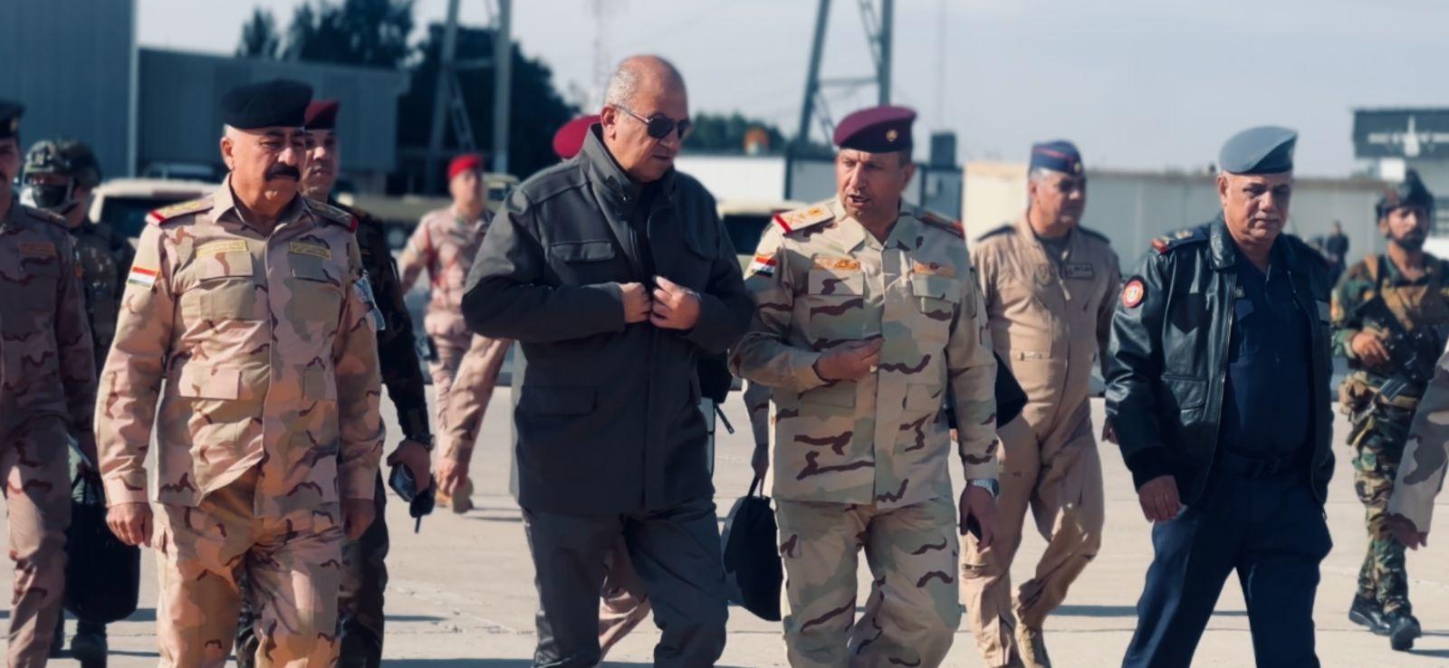 وەزیری بەرگری عیراق هێزەكانی سوپای لە سنوری شنگال بەسەركردەوە
