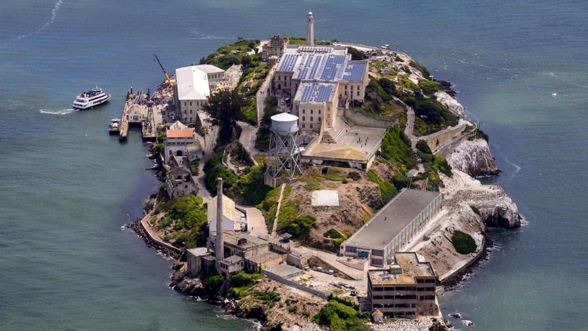 دۆناڵد ترەمپ نیازی كردنەوەی گرتووخانەی ئەلكاترازی هەیە