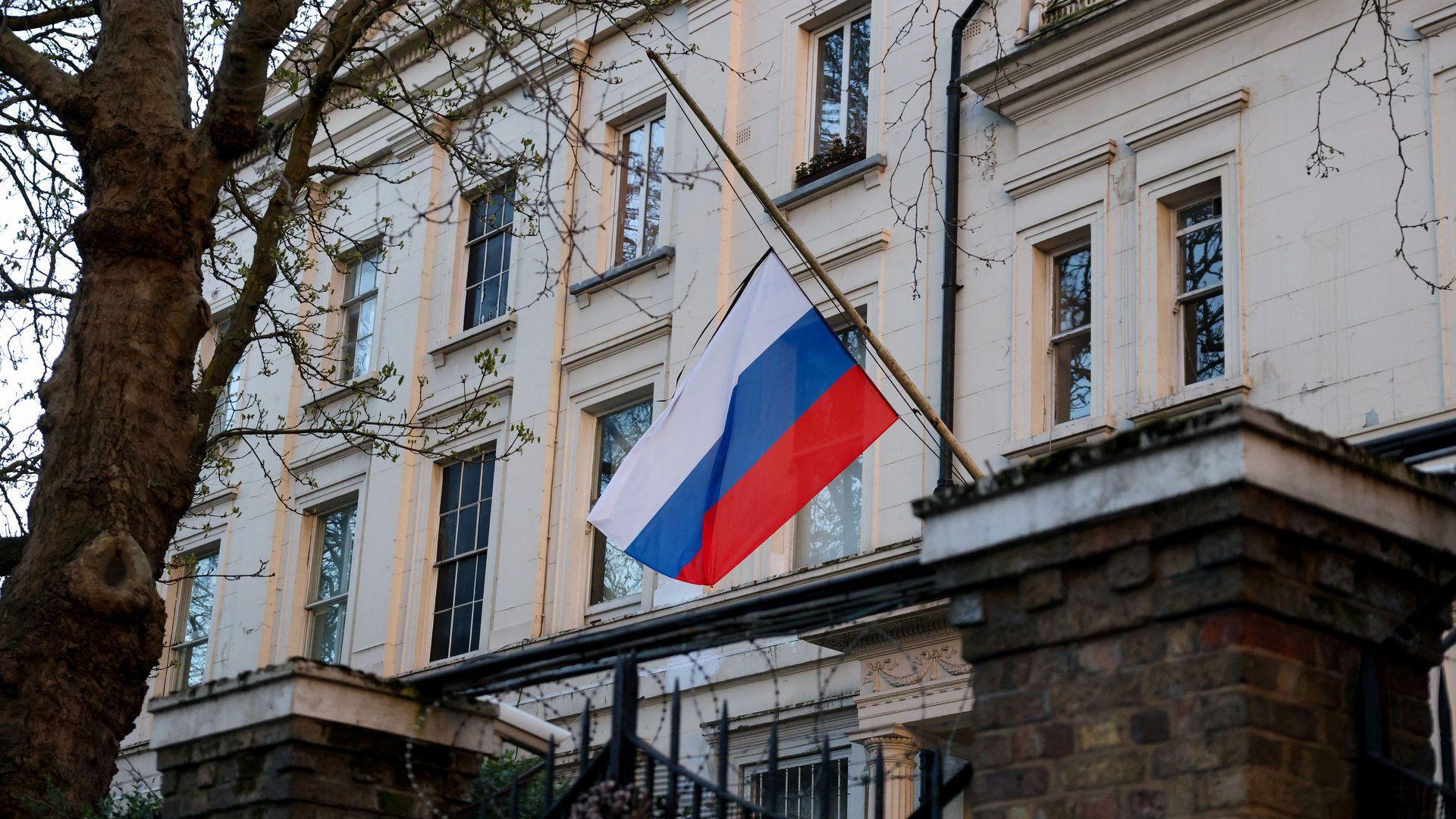 لە سێهەمین ساڵیادی جەنگی ئۆكراین هێرشكرایە سەر كونسوڵخانەی روسیا لە فەڕەنسا