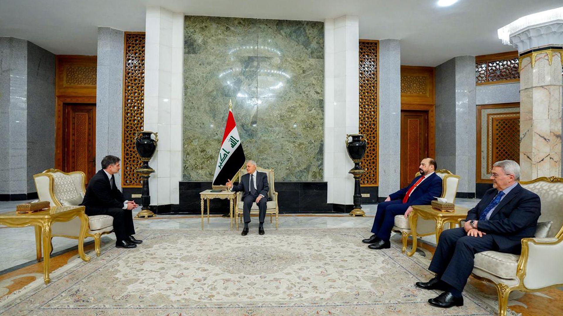 سەرۆک کۆماری عیراق کارنامەی ژمارەیەک باڵیۆزی نوێ وەردەگرێت