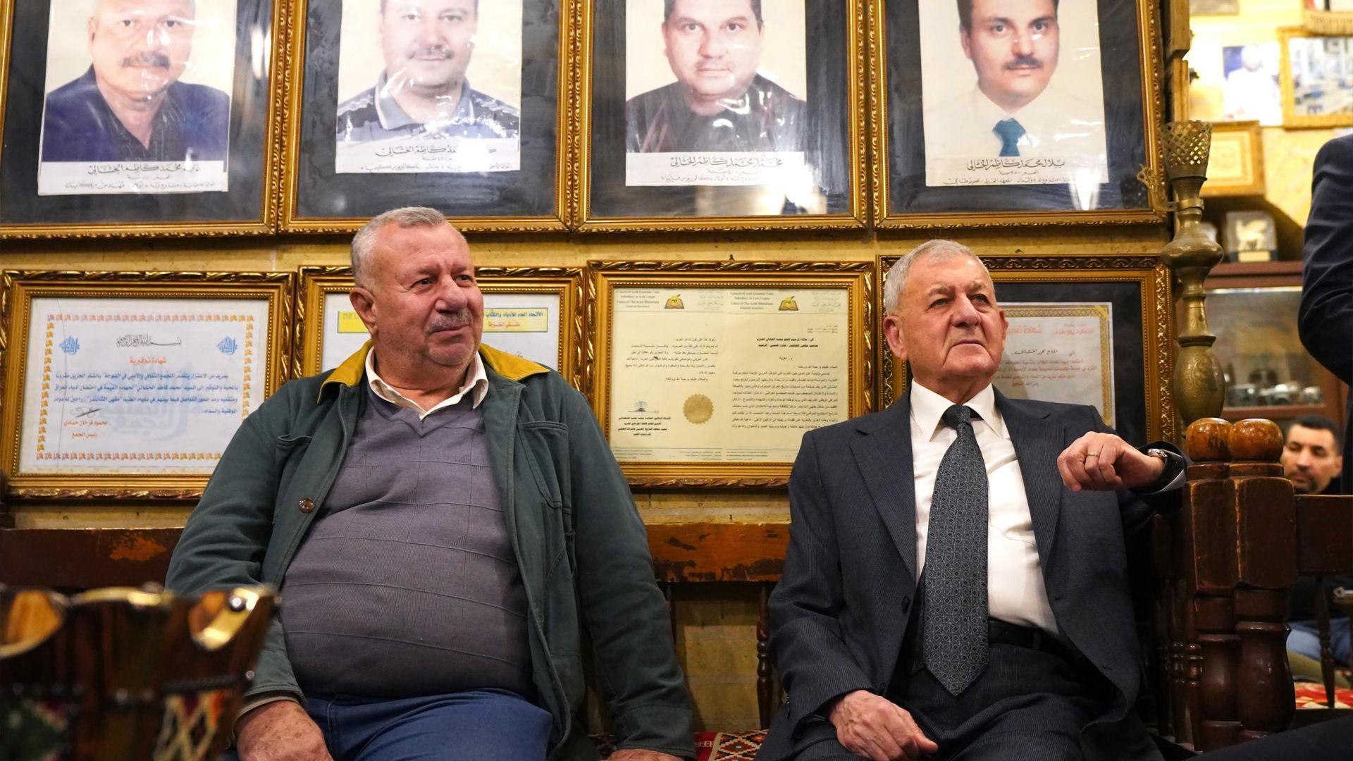 سەرۆک کۆمار قاوەخانەی شابەندەر بەسەردەکاتەوە  