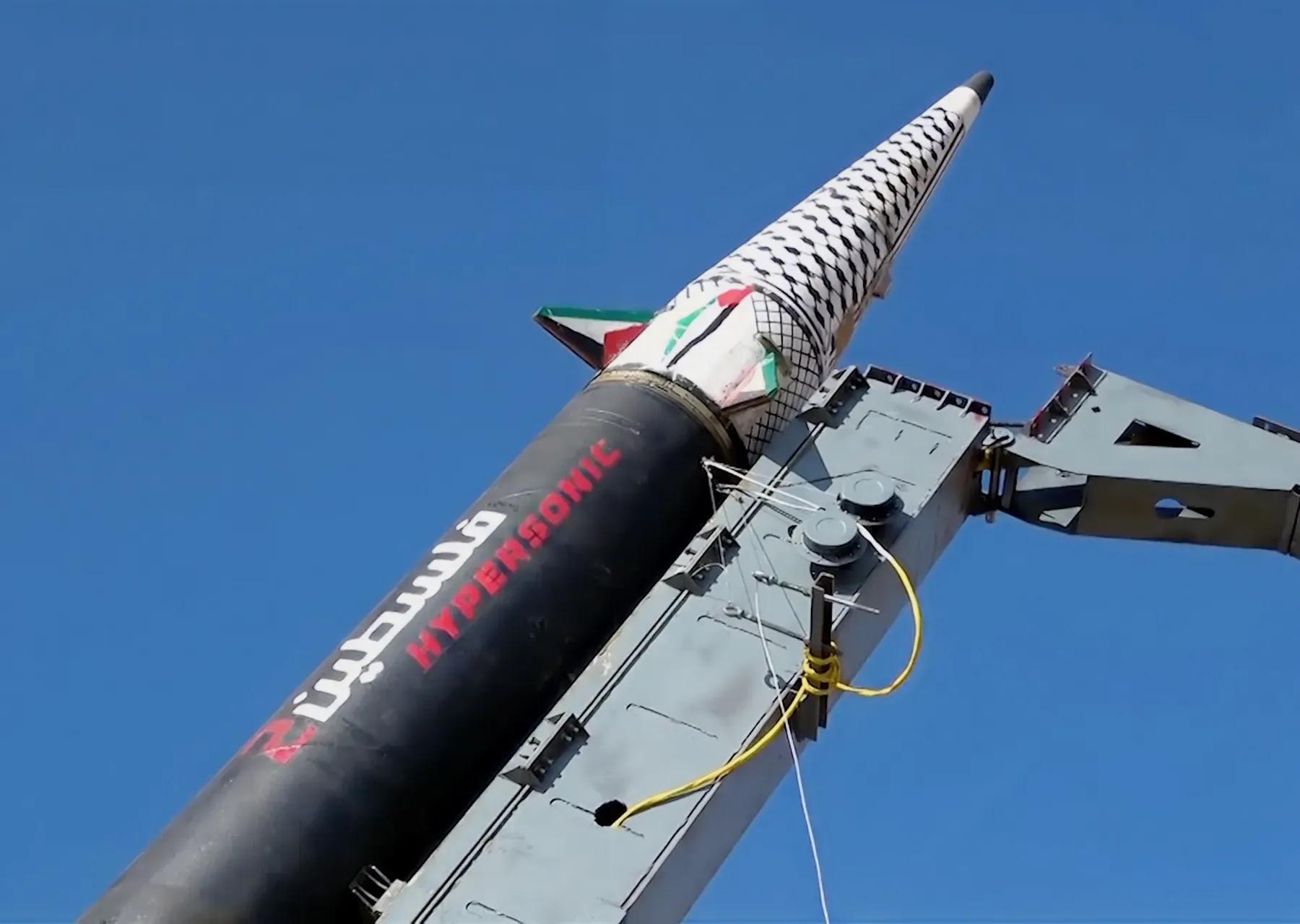 الحوثيون يتسهدفون مبنى وزارة الدفاع الاسرائيلي بصاروخ باليستي