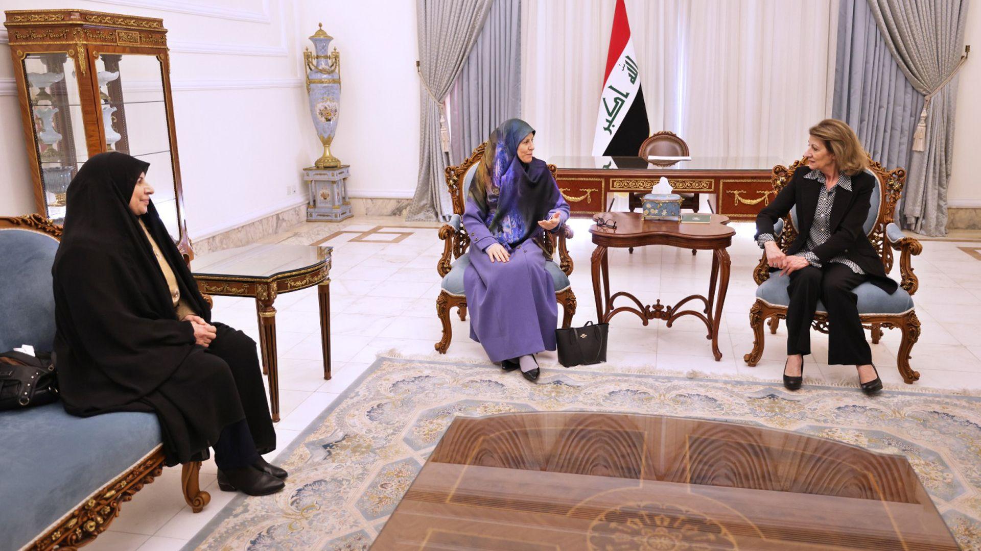 خانمی یەکەم: کارکردن بۆ هەڵدانەوەی گۆڕە بەکۆمەڵەکان و گەڕانەوەی روفاتەکانیان بەردەوامە