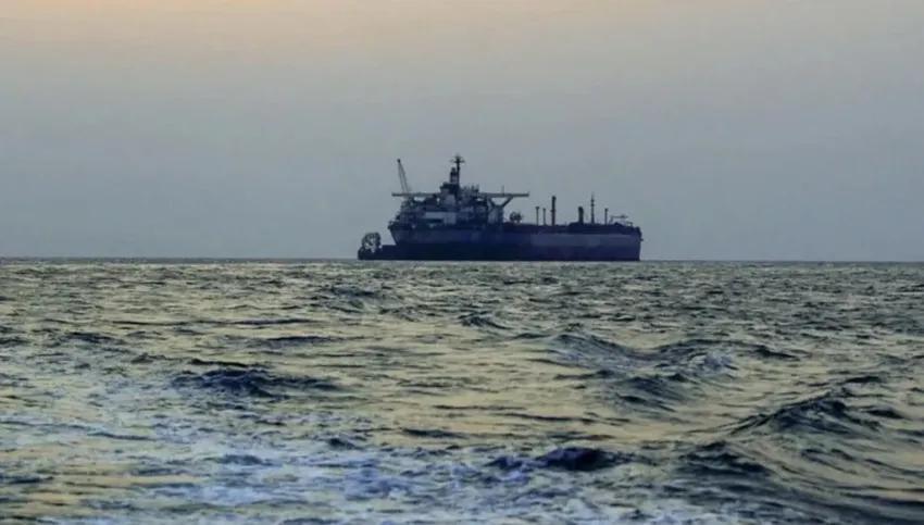 ناقلة نفط ترفع علم جزر مارشال تغير مسارها وتتجه نحو المياه الإيرانية