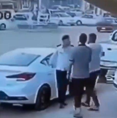 حكم بالحبس سنتين بحق متهمين اعتديا بالضرب على شرطي مرور