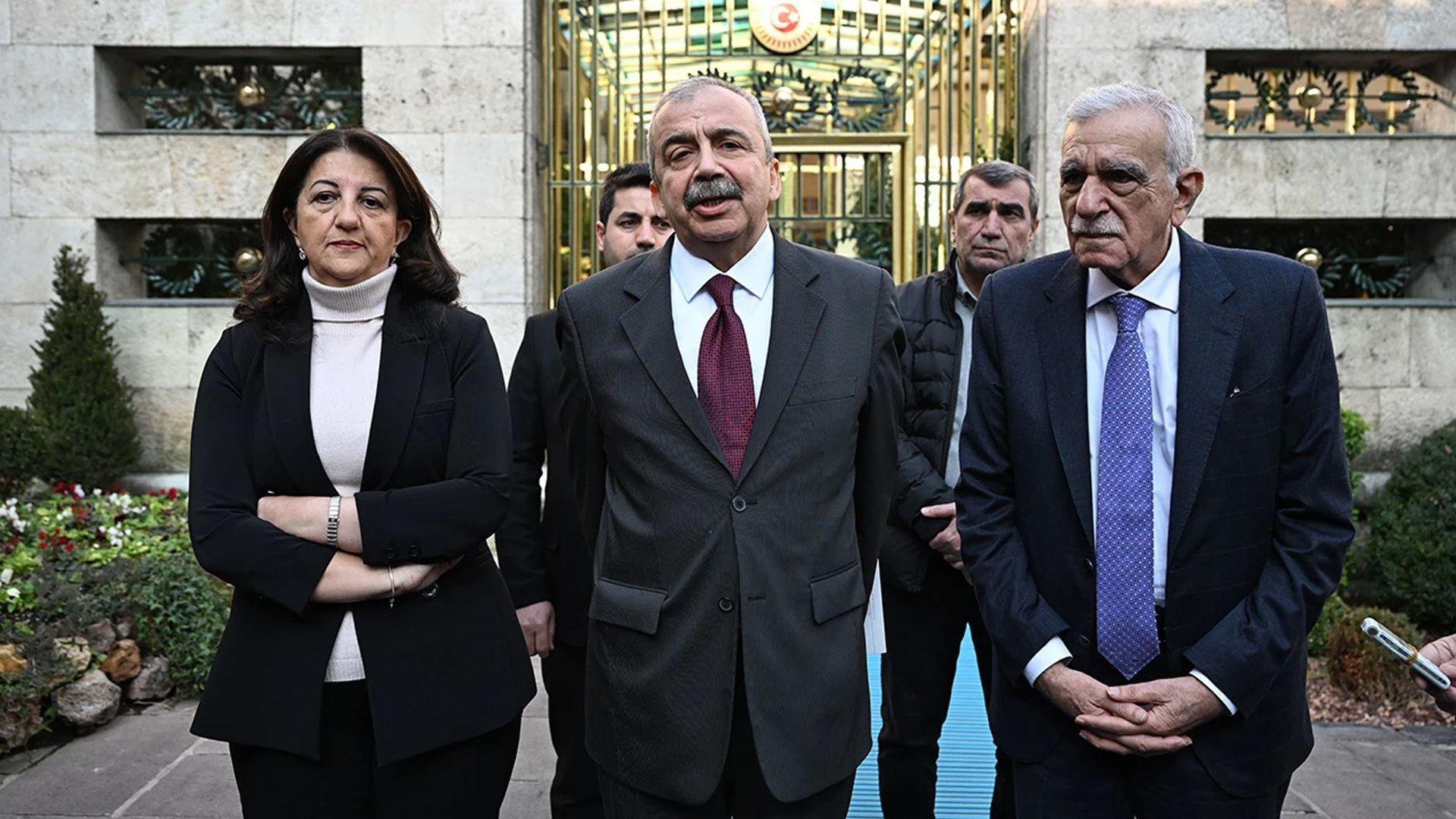 ماڵپەڕێكی توركی: بڕیارە سبەینێ وفدەكەی دەمپارتی دیدار لەگەل ئۆجەلان ئەنجام بدەن