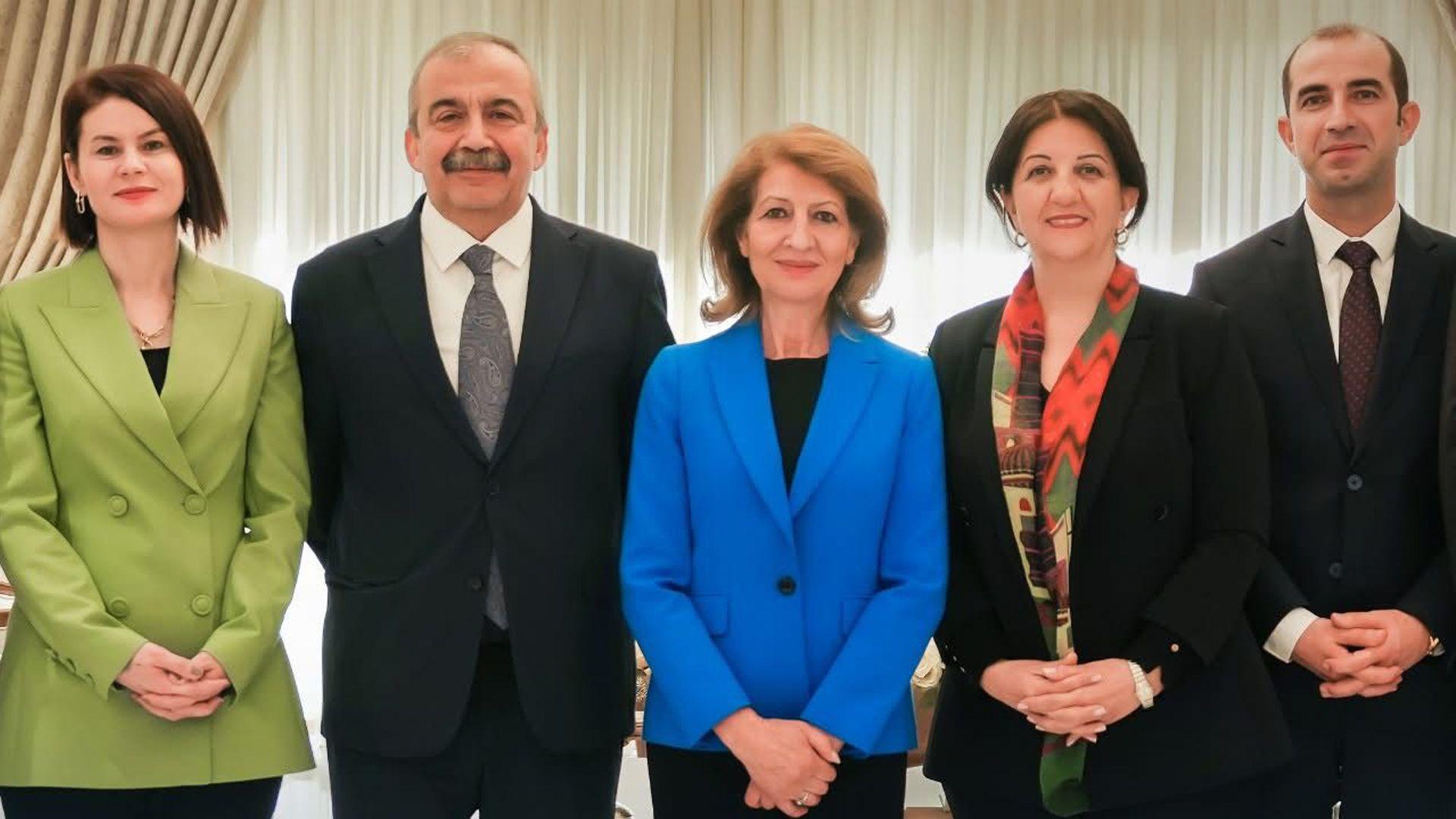 شاناز ئیبراهیم ئەحمەد بۆ پەروین بوڵدان: هەوڵە بێووچانەکانی بۆ زامنی یەکڕیزی و دادپەروەری و ئاشتی جێی شانازییە