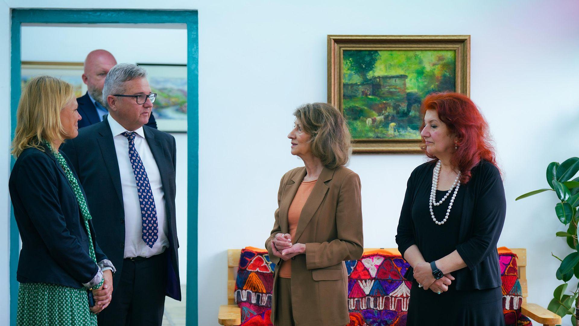 خانمی یەکەمی عیراق پێشوازی له هەردوو جێگری باڵیۆزی بەریتانیا کرد 