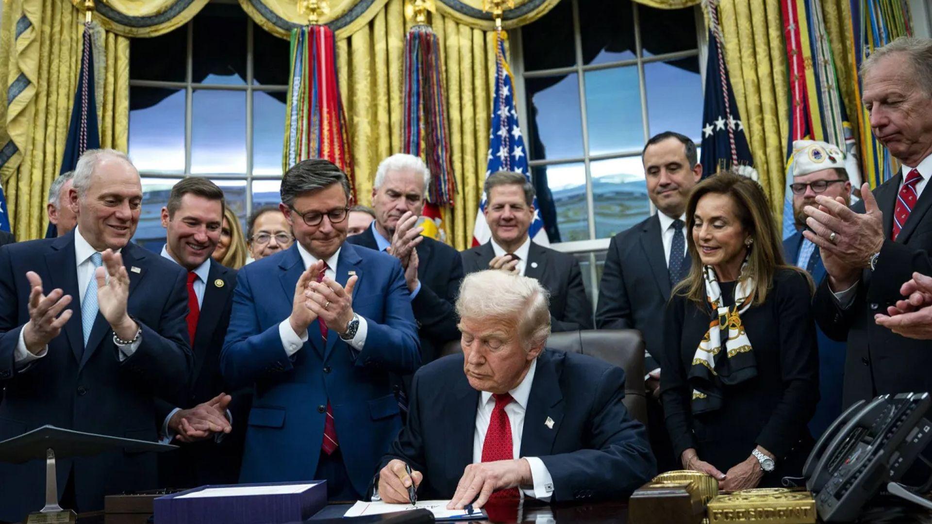 لە دوای 43 رۆژ كۆتایی بە درێژترین داخستی حكومەت لە مێژووی ئەمریكادا هێنرا