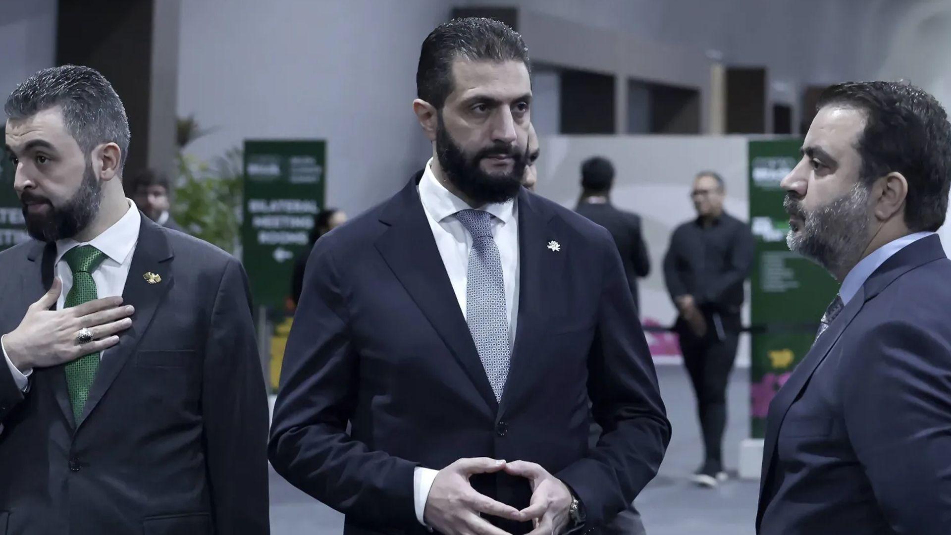 حکومەتی بەریتانیا سزاکانی سەر ئەحمەد شەرعی هەڵگرت