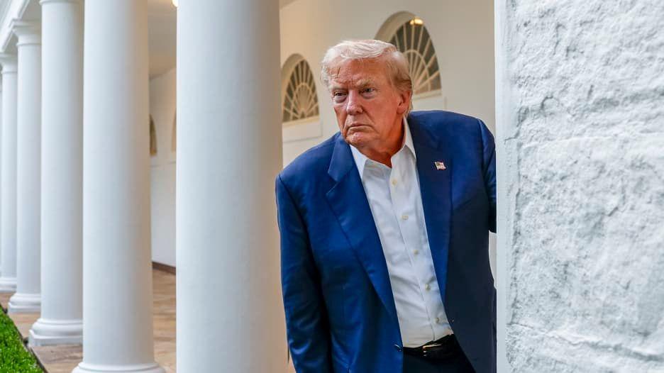 بتصميم ذهبي فاخر... ترامب يكشف عن حمّام "لينكولن" الجديد