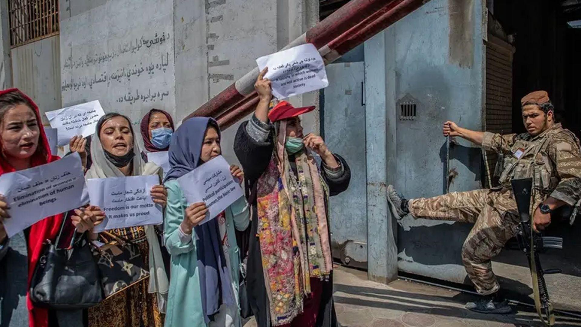 بڕیارەکانی تاڵیبان قەیرانی نەبوونی پزیشکی پسپۆڕی ژنانی لە چەندین پارێزگا دروستکردووە