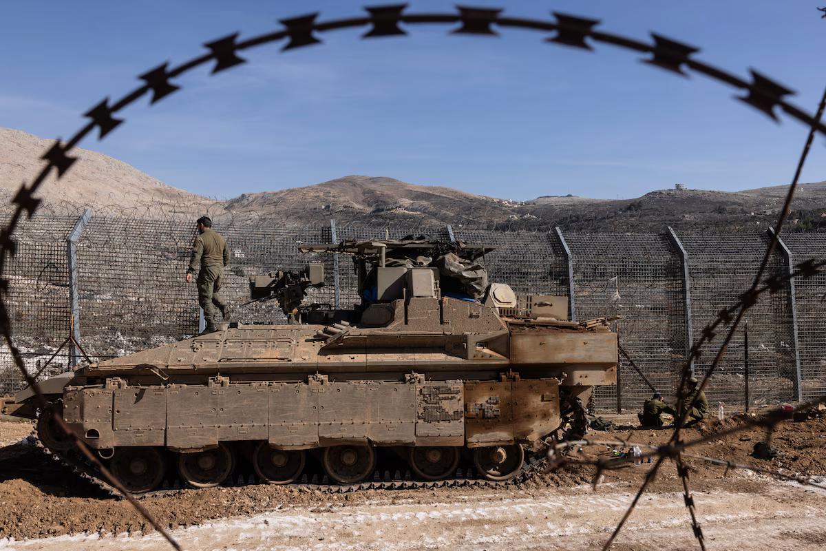 رۆیتەرز: تانكەكانی ئیسرائیل تەنها ٢٥ كیلۆمەتر لە دیمەشقەوە دوورن