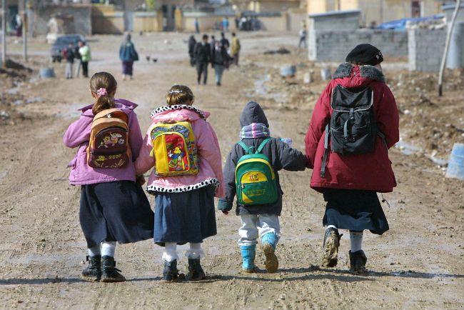 العمل توضح تفاصيل المنح الشهرية المشروطة للطلاب