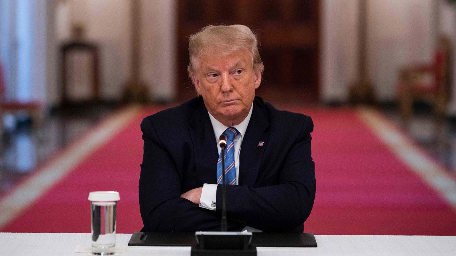 بڕیارێکی ترەمپ زیاتر لە هەزار فەرمانبەری ناردە ماڵەوە