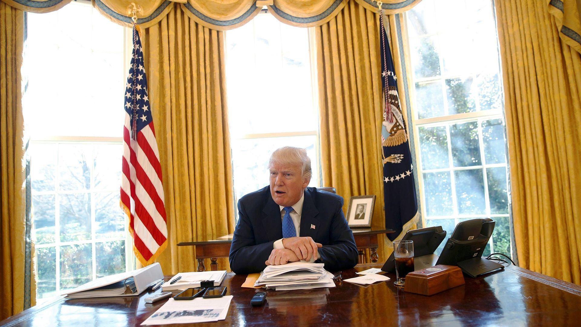 فەرمانی ترەمپ بۆ سەپاندنی پێناسی گومرگی بەسەر 70 وڵاتدا خرایە بواری جێبەجێكردن 