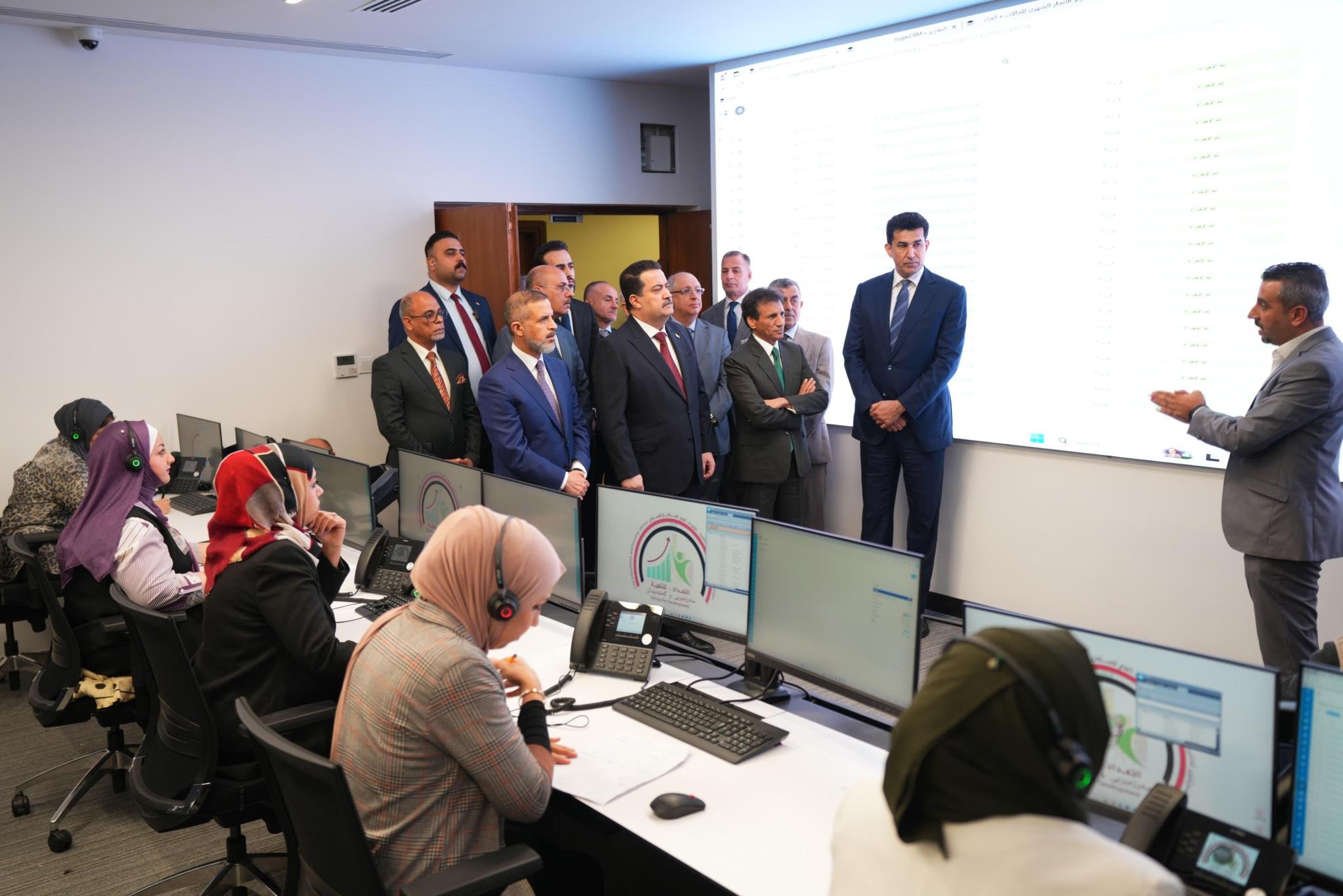 السوداني يزور مقر وزارة التخطيط وهيئة الاحصاء