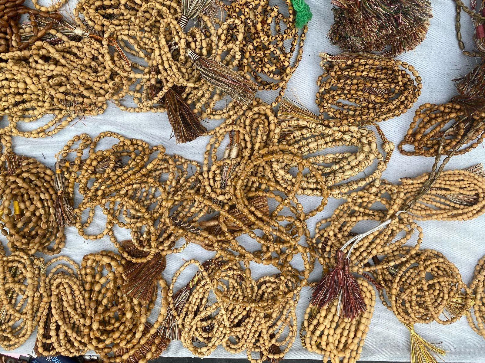 سبح كوردستان المصنوعة من ثمار البرية تباع بسعر الذهب