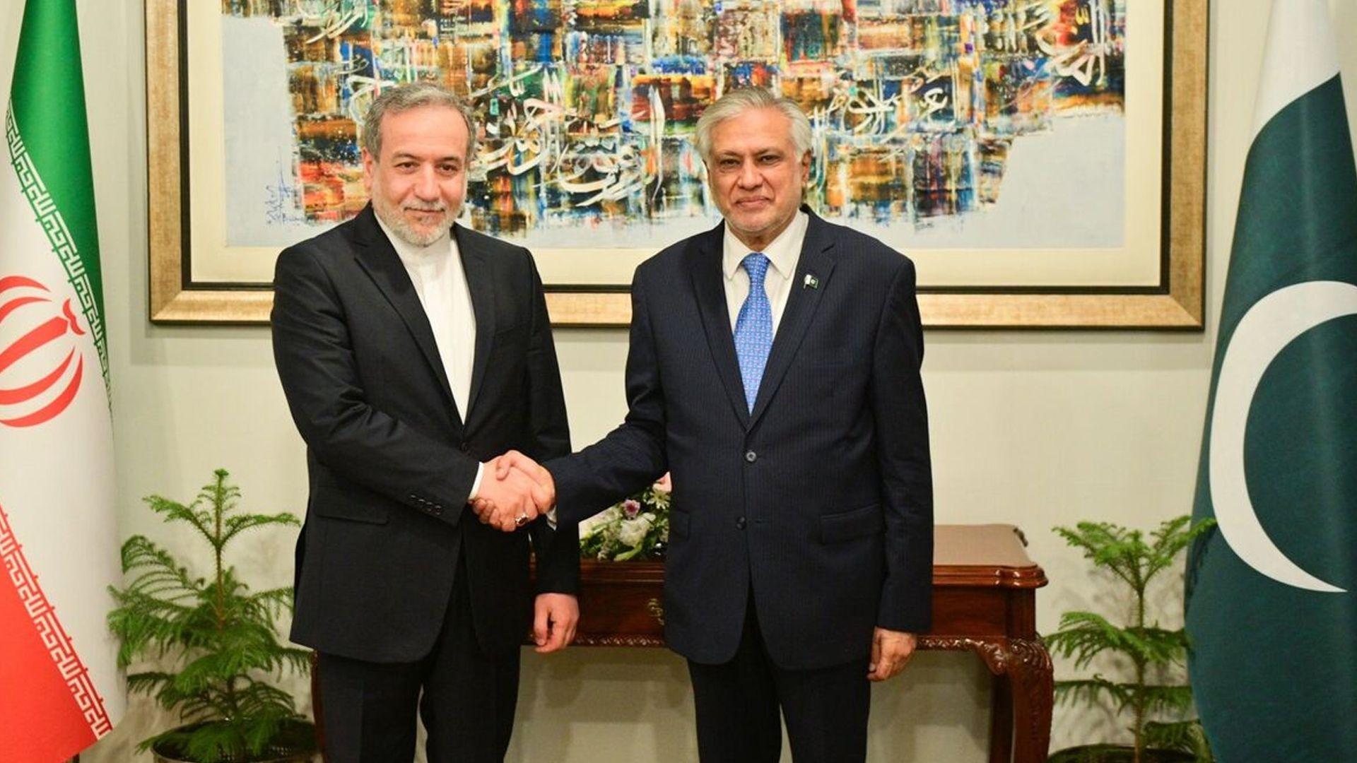 وەزیری دەرەوەی پاکستان داوای دانبەخۆداگرتن لە عراقچی دەکات