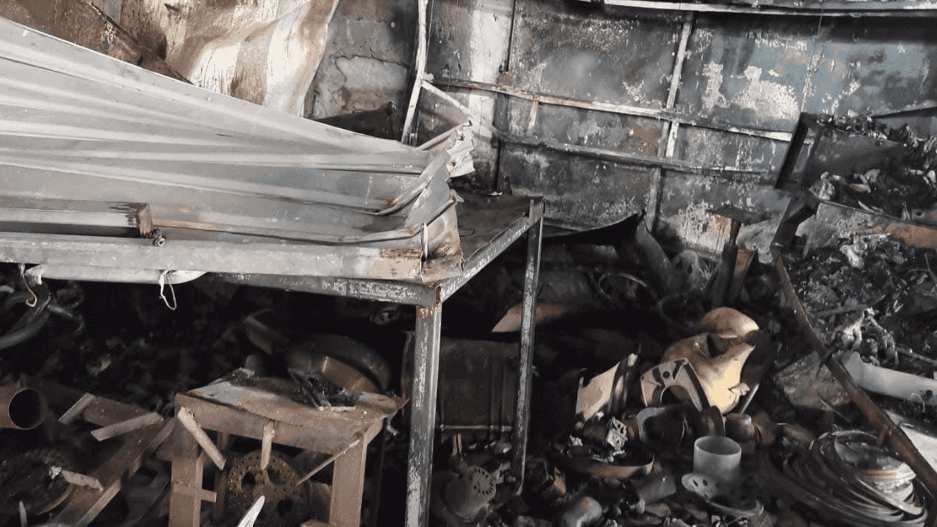 راگەیەندراوی بەرگری شارستانی سلێمانی سەبارەت بە ئاگرەکەی ناو دارەسووتاوەکە