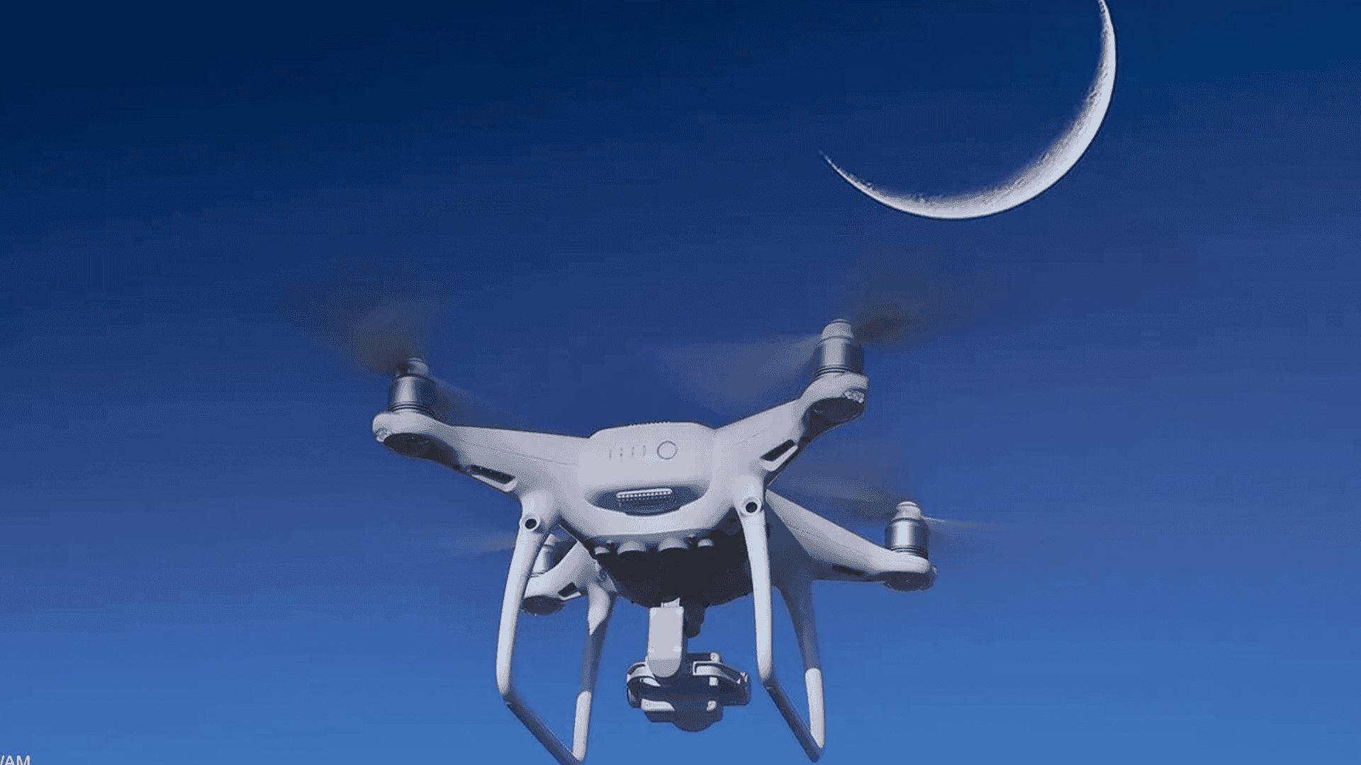 ئیمارات درۆن بۆ دیاریکردنی یەکەم رۆژی جەژن بەکاردەهێنێت