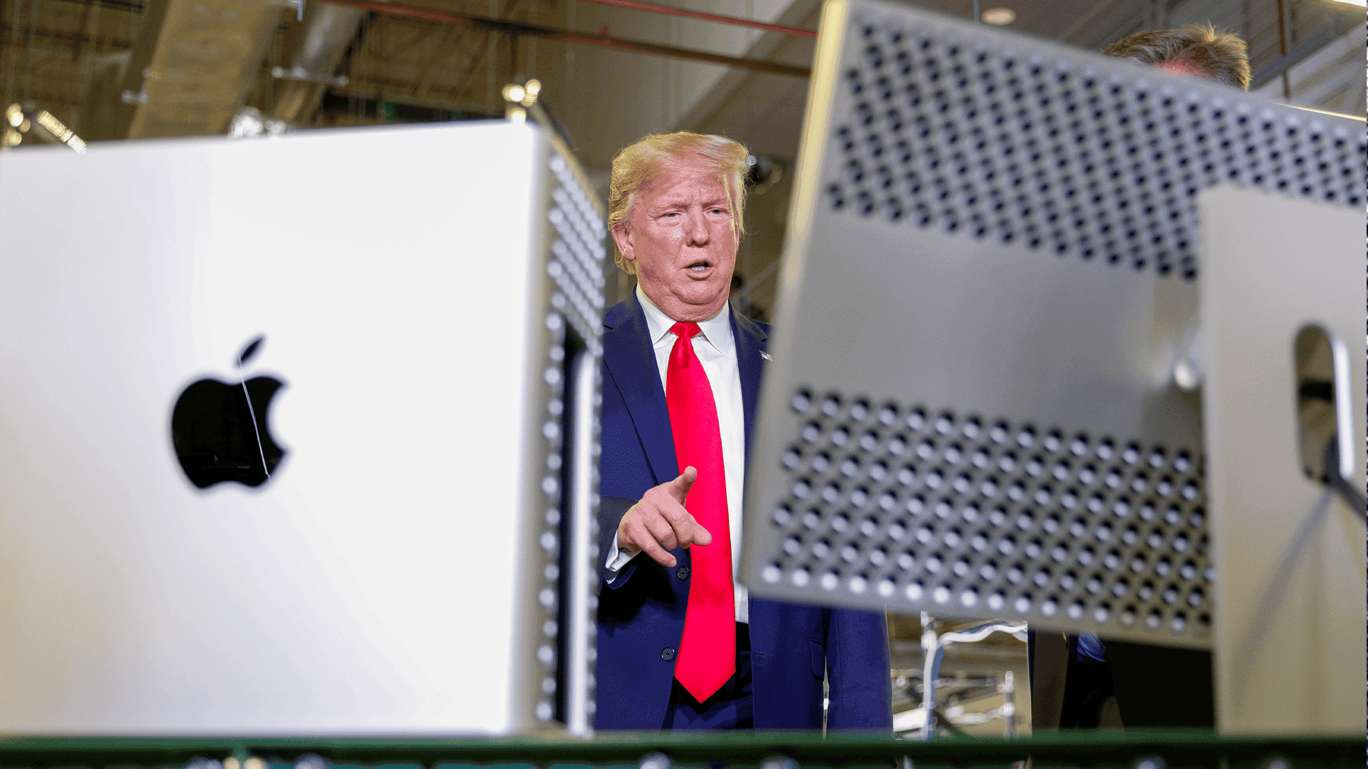 زەبری باجەکانی ترەمپ بەر ئەپڵیش کەوت...ئایفۆن گران دەبێت؟