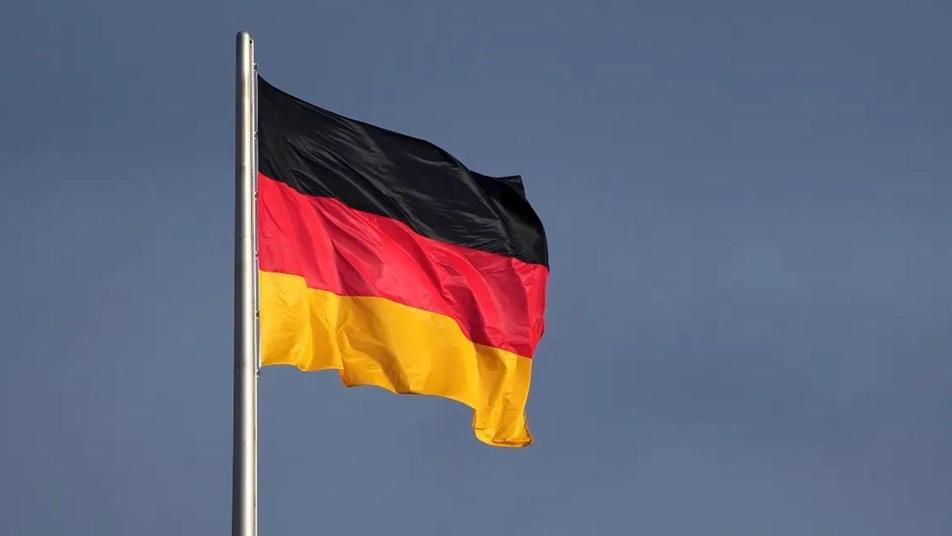 وەزیری ناوخۆی ئەڵمانیا پێشنیازی هەڵگرتنی قەدەغەی كاركردن لەسەر پەنابەران دەكات