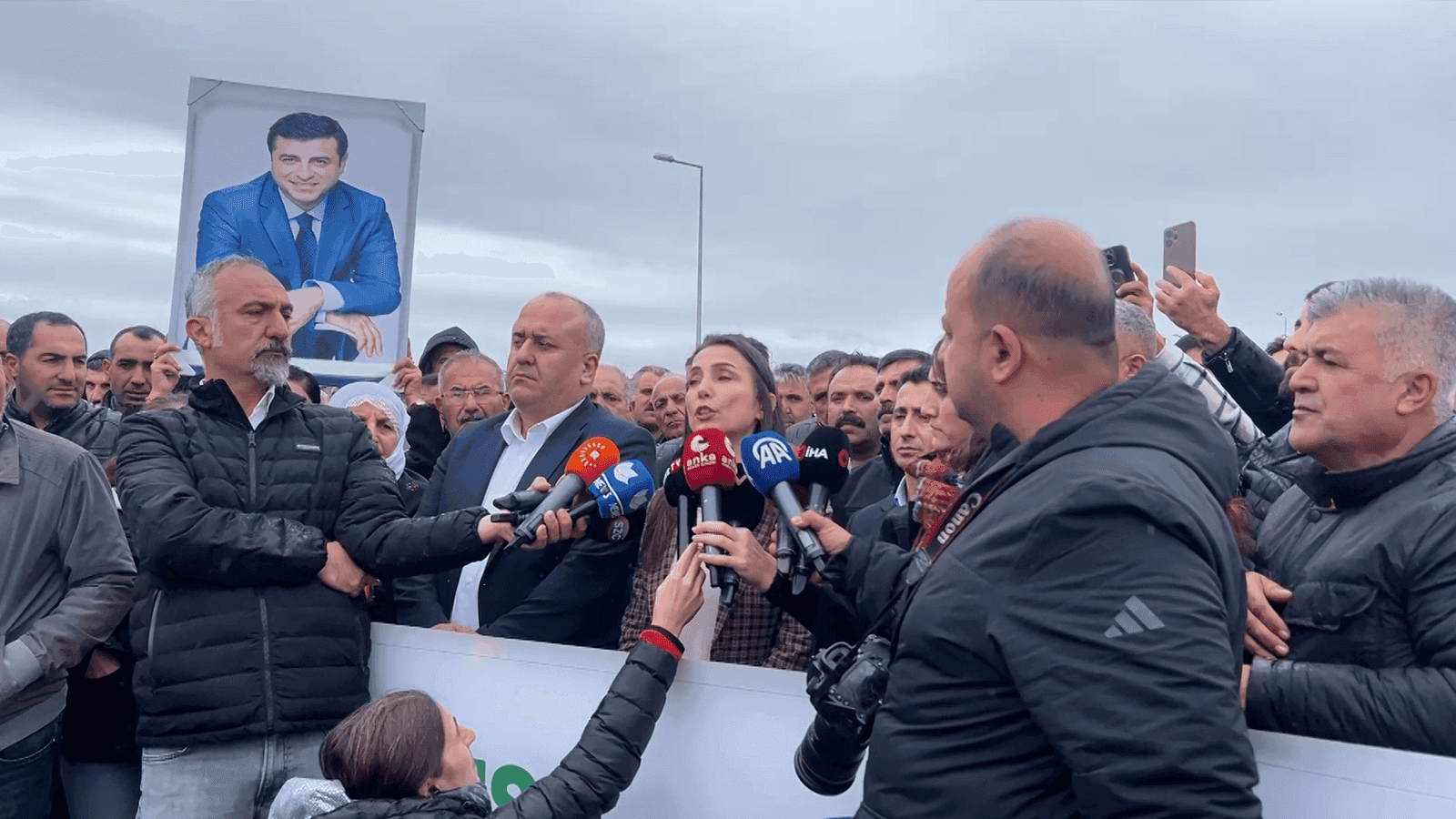 پەیامێکی گرنگ لە دەمیرتاشەوە