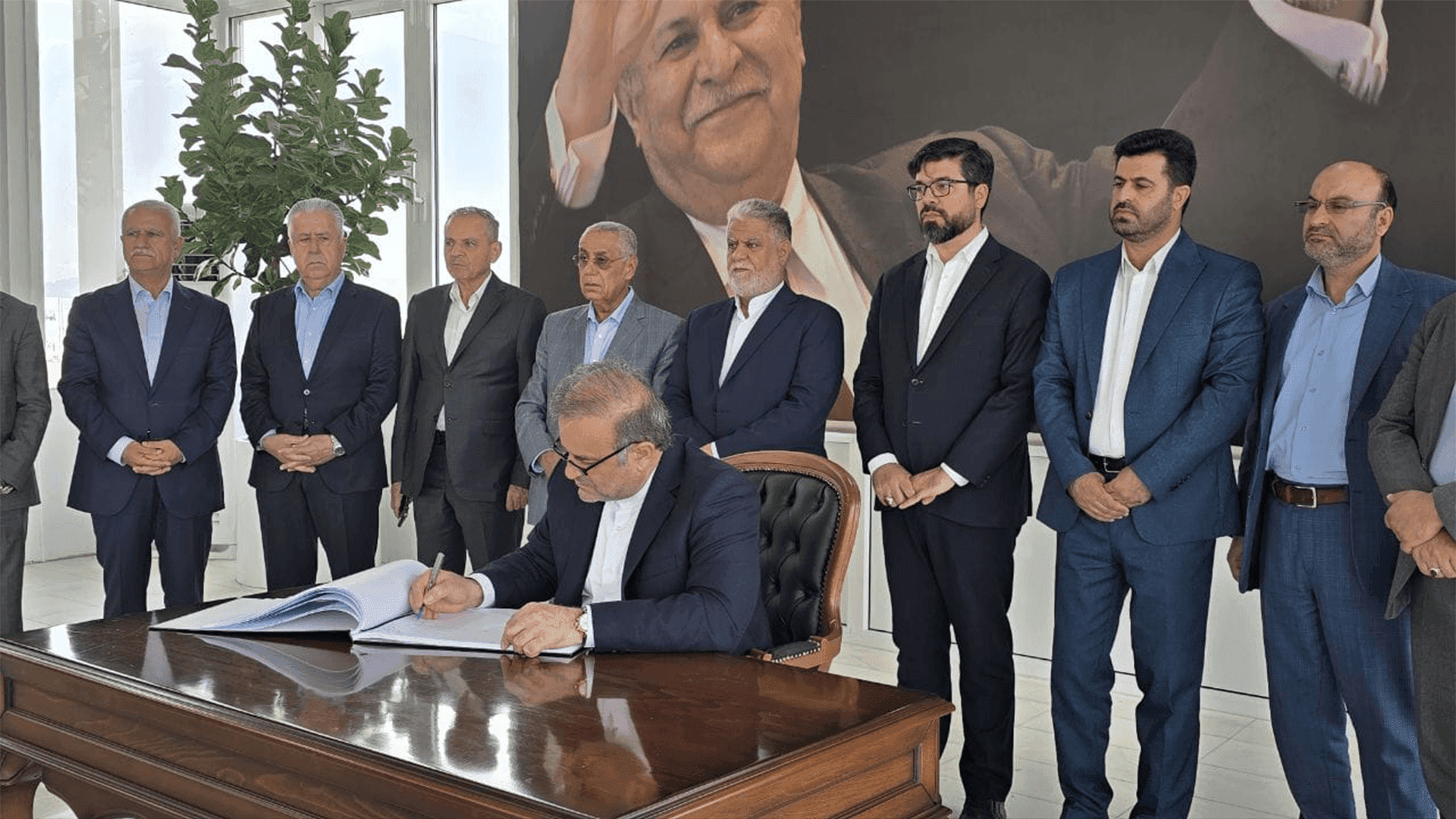 سەرکونسوڵی کۆماری ئیسلامیی ئێران لە سلێمانی سەردانی مەزاری سەرۆک مام جەلالی کرد