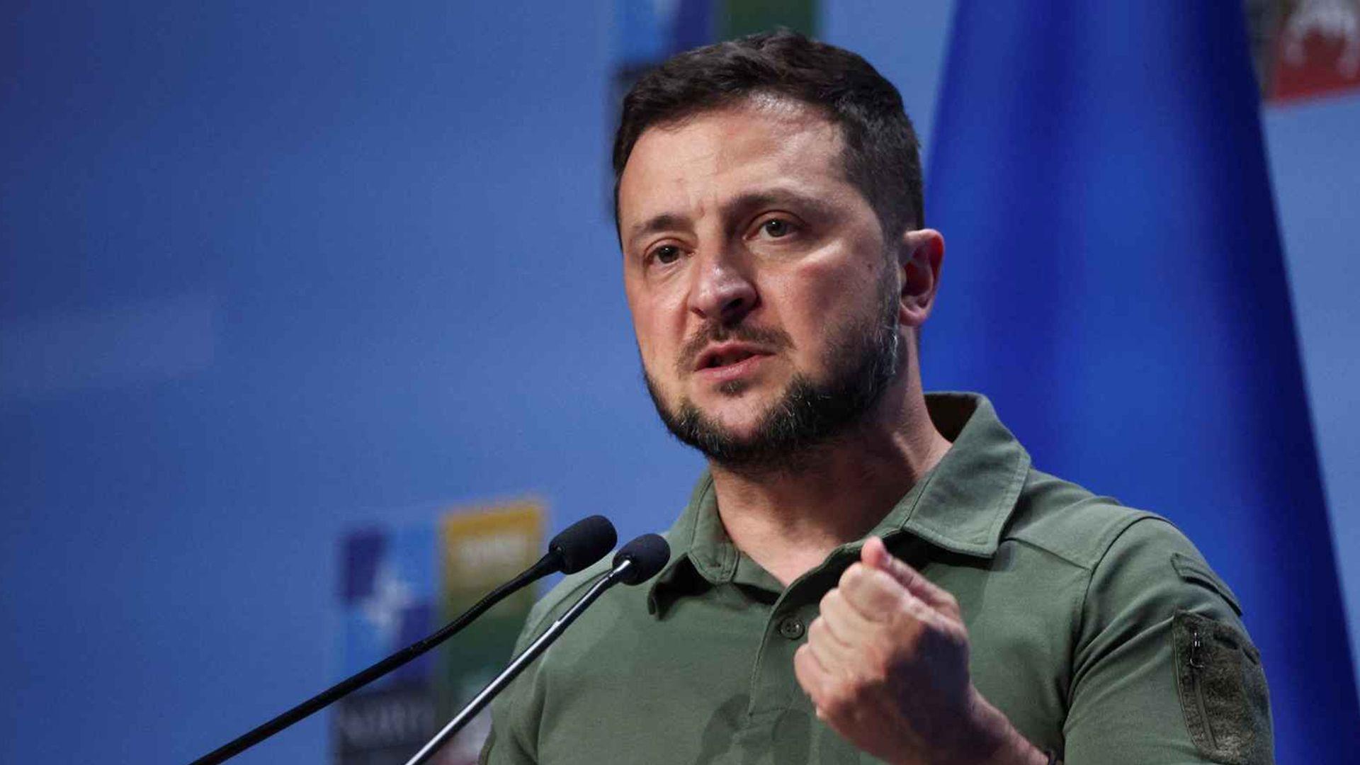 زیلینسکی: روسیا خۆی بۆ  ئەنجامدانی هێرشی نوێ بۆ سەر ئۆکراین ئامادە دەکات