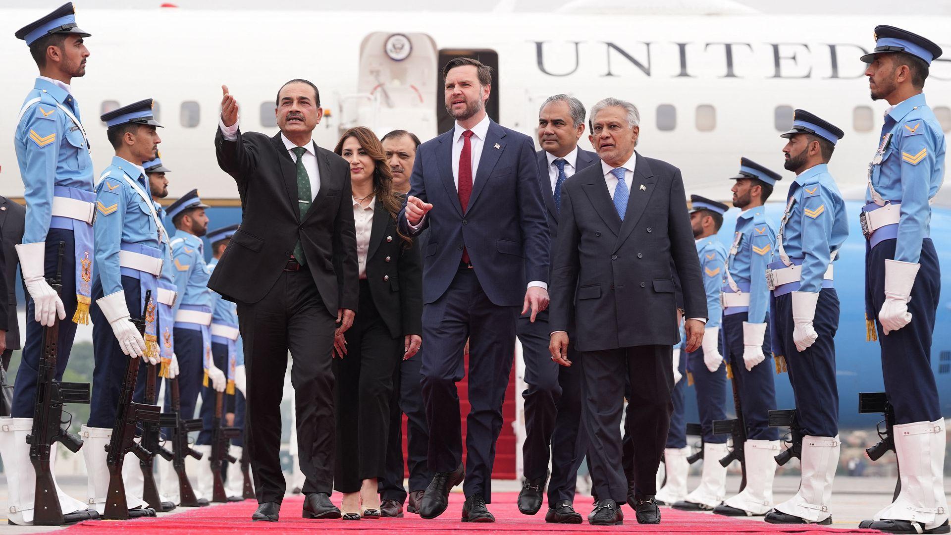 ئەمڕۆ وەفدی دانوستانكاری ئێران و ئەمریكا گەیشتنە پاكستان