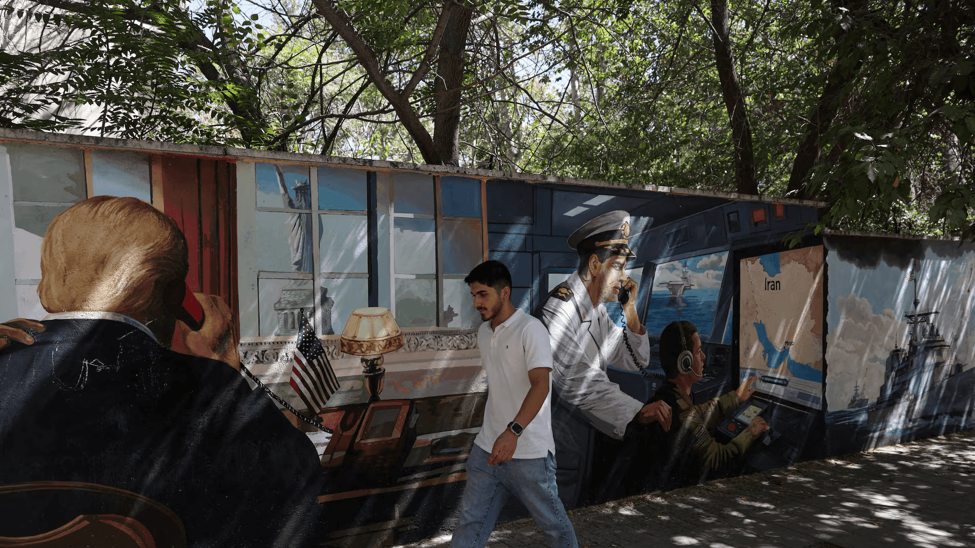 رۆیتەرز: تاران خۆی بۆ جەنگی ئەمریکا ئامادە دەکات نەک دانوستان