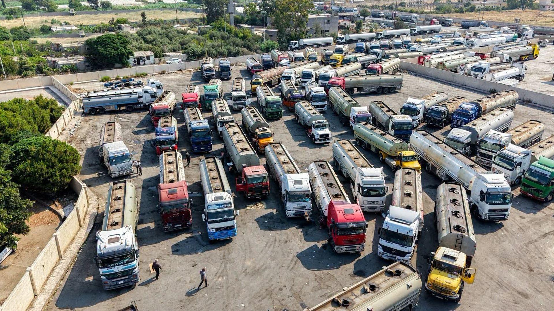 سوریا؛ بۆ روبەڕوبونەوەی قەیرانی سوتەمەنی رۆژانە زیاتر لە حەوت ملیۆن لیتر بەنزین رەوانەی وێستگەکان دەکرێت