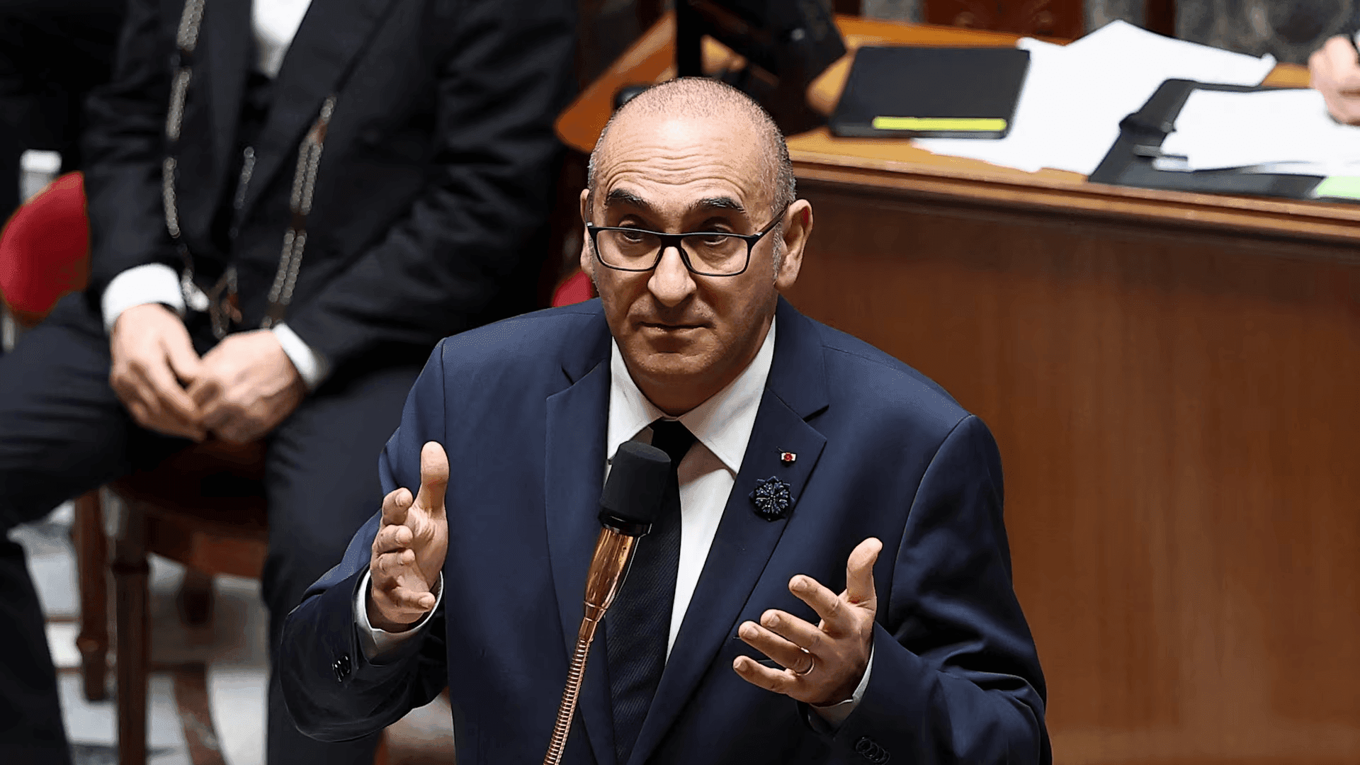 لۆران نونێز، وەزیری ناوخۆی فەرەنسا: تەنها ئەمڕۆ هەزار خۆپیشاندەرمان دەستگیرکردوە