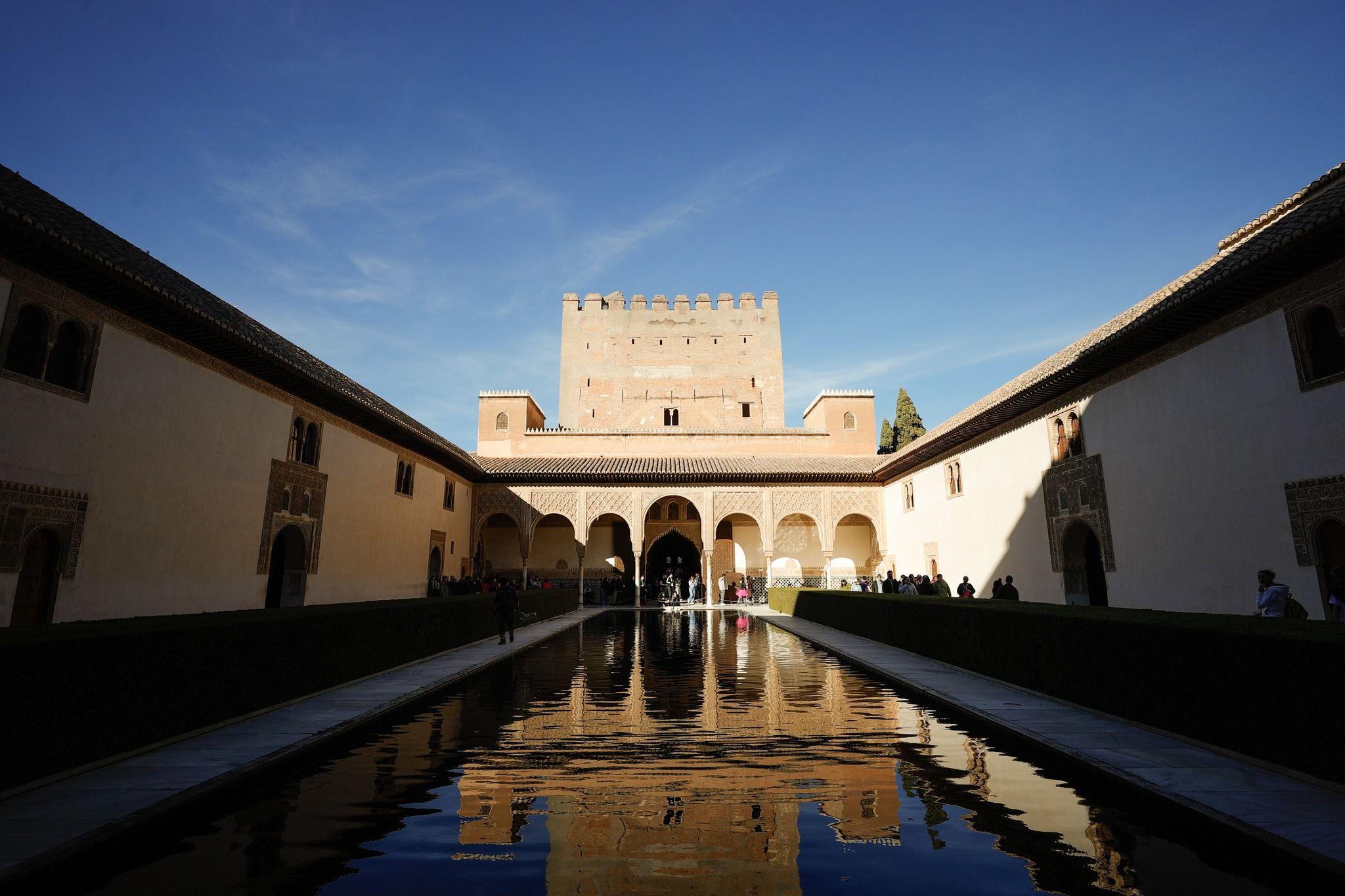 کۆشکی مێژوویی حەمبرە، یەکێکە لە دیارترین شوێنەوارە کەلەپوورییەکانی وڵاتی ئیسپانیا و پاشماوەی تەلارسازیی و هونەری ئیسلامییە