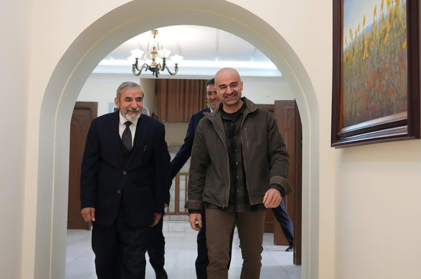 article gallery image