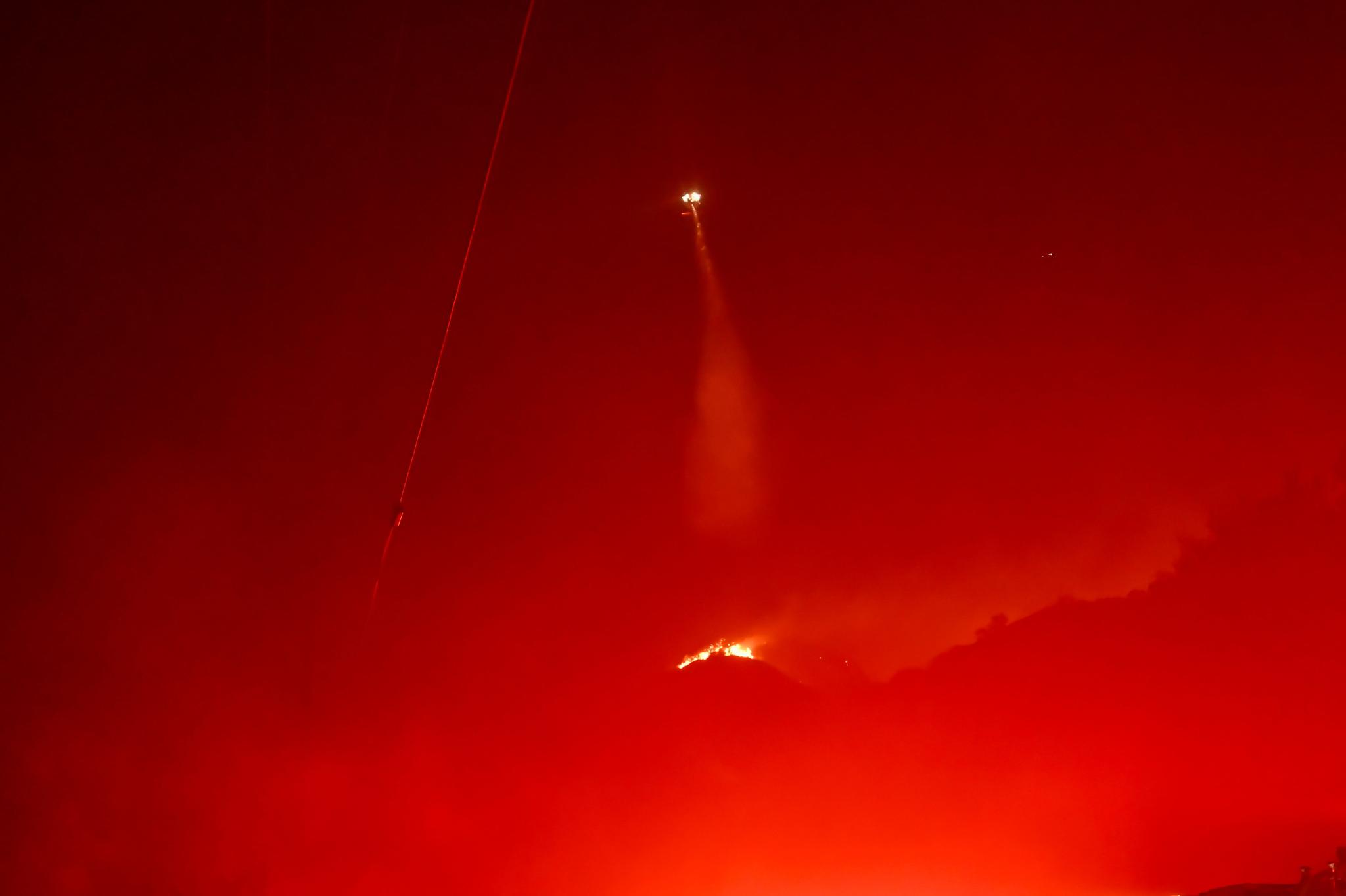 ئەمریکا لەناو بڵێسەی ئاگردایە