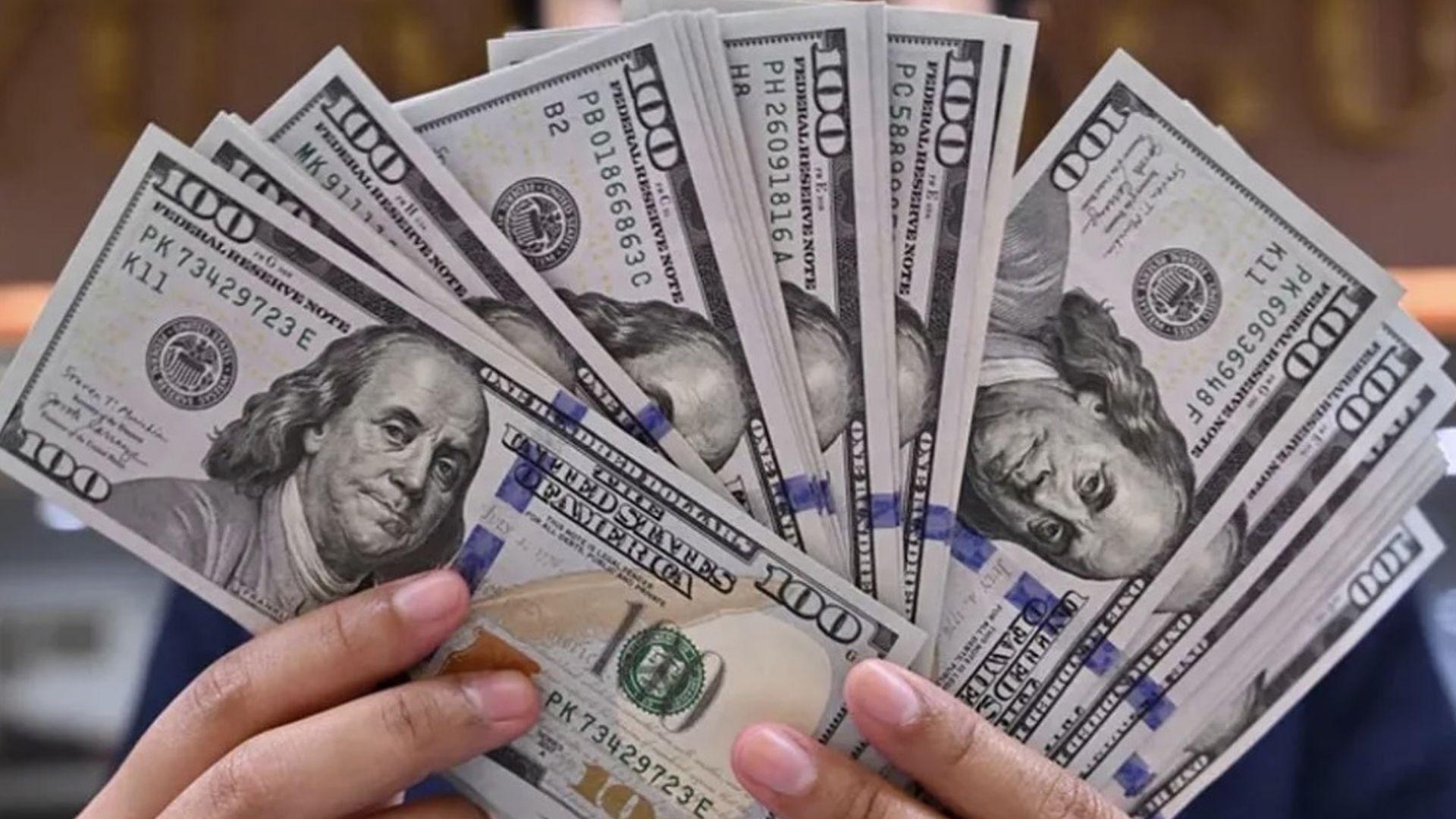 ئەمریكا دەستیكردەوە بە ناردنی دۆلار بۆ عیراق