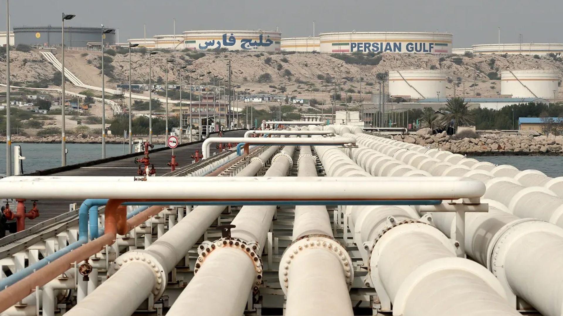 بلومبێرگ: ئێران لە ماوەی 24 سەعاتدا 11 ملیۆن بەرمیل نەوتی هەناردە کردووە