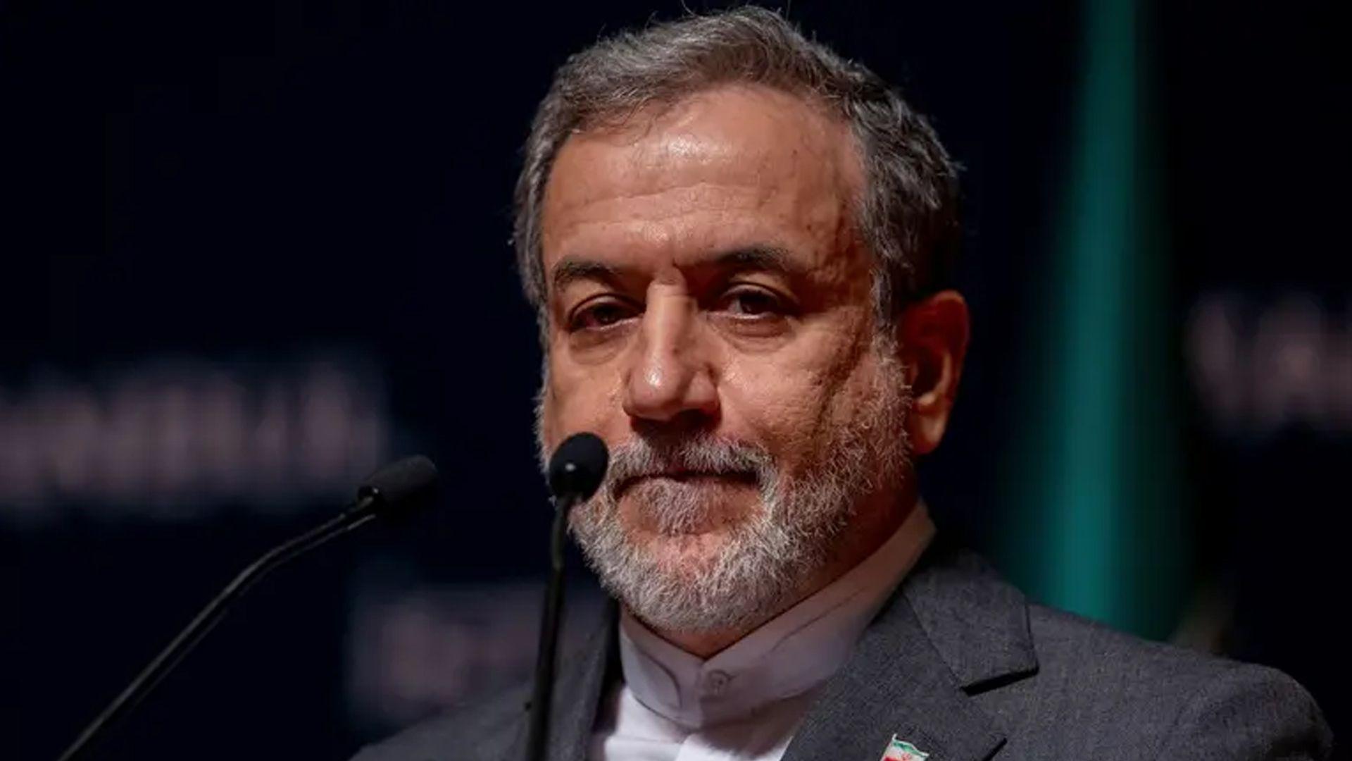 عراقچی: بەهۆی کەلێنێکی ئەمنییەوە هێرشکرایە سەر بارەگای خامنەیی