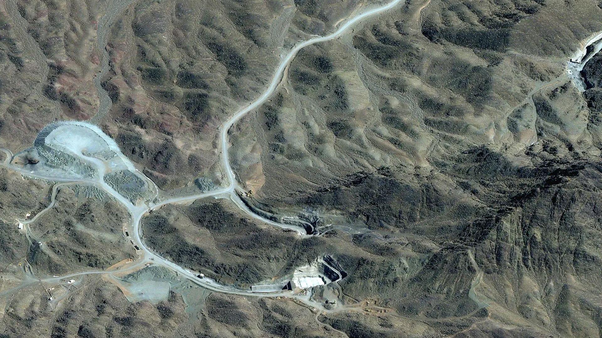 لە ترسی هێرشەکانی ئیسرائیل و ئەمریکا تاران دامەزراوە ئەتۆمییەکانی دەباتە قووڵایی ژێر زەوی