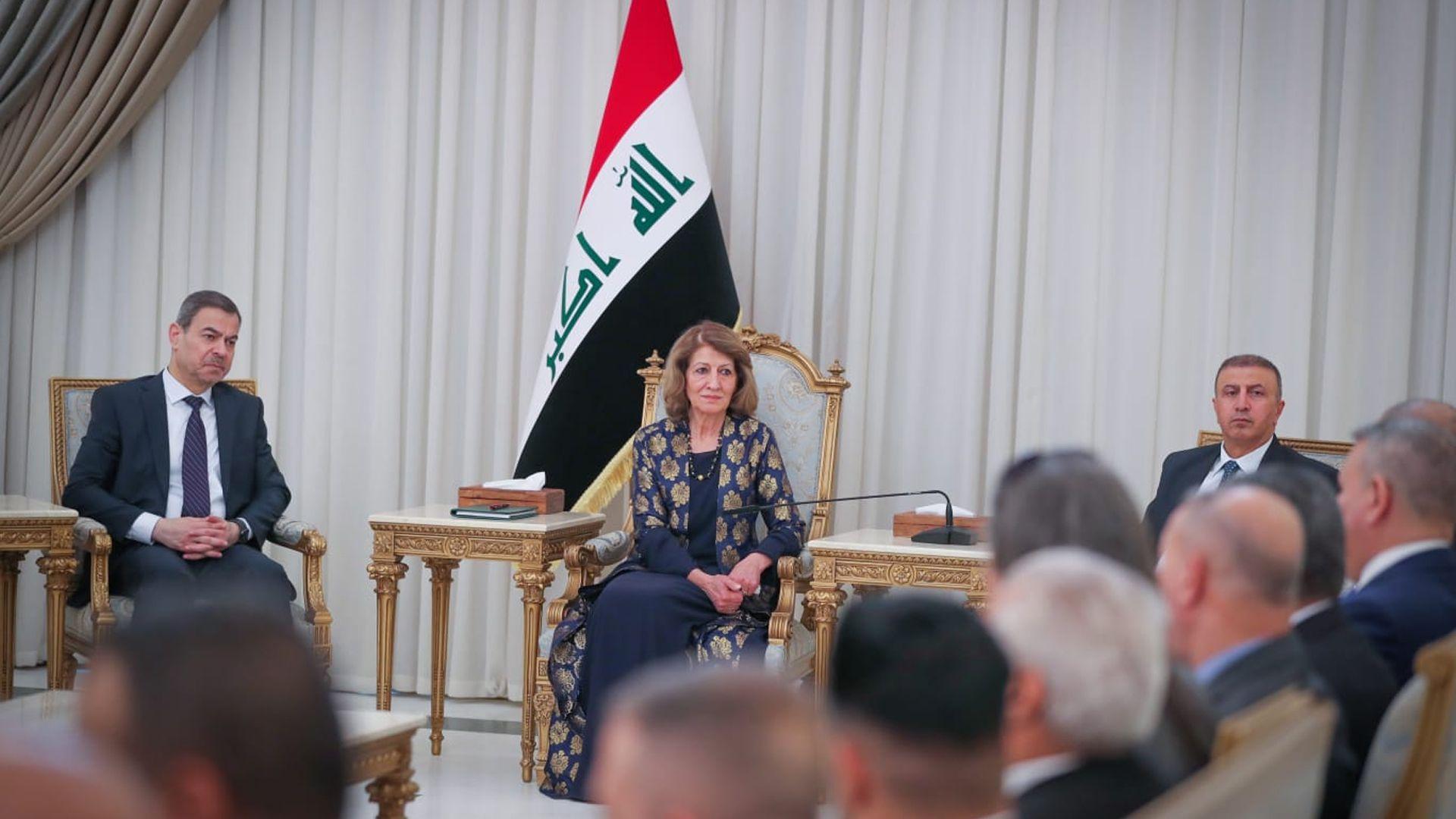 خانمی یەكەمی عیراق پێشوازی لەتیمەكانی هەڵدانەوەی گۆڕە بەكۆمەڵەكانی سەماوە كرد