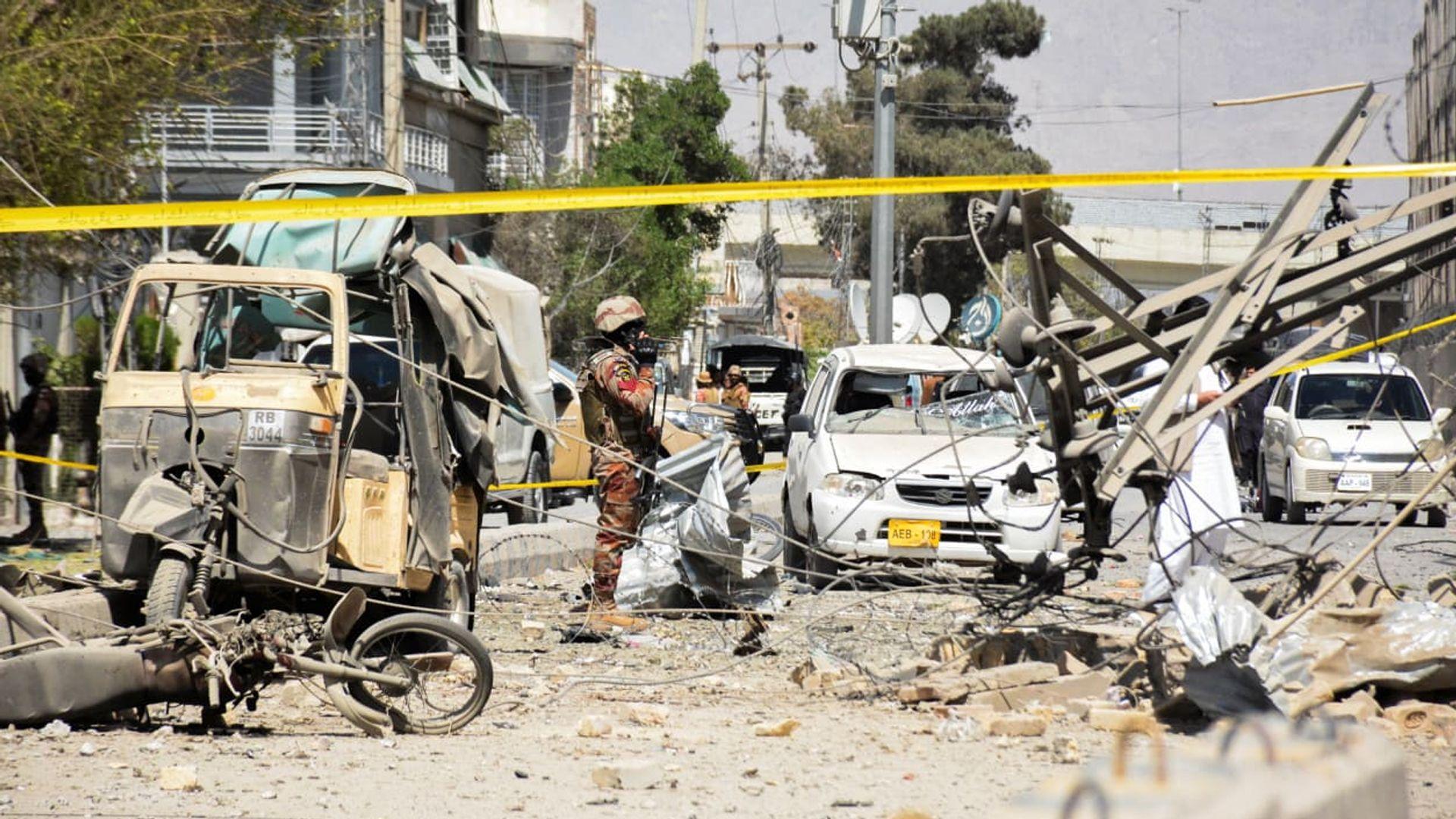 لە هێرشێكی خۆكوژیدا لەناو مزگەوتێكی بارەگای پۆلیسدا لە پاكستان 17 كەس كوژران
